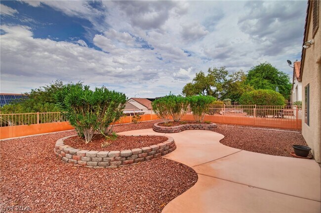 Building Photo - 2118 Desert Woods Dr