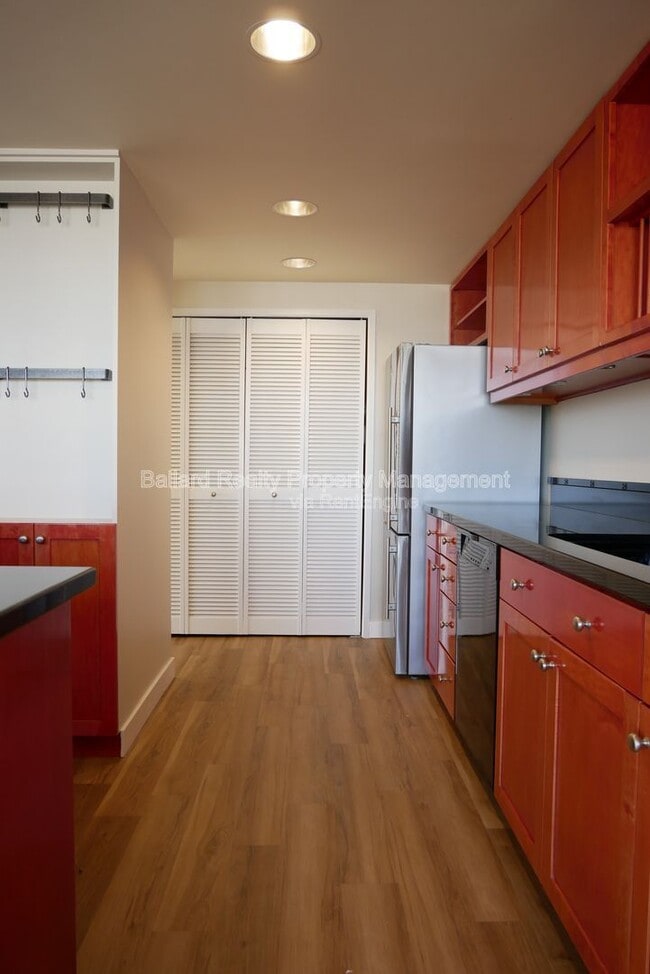 Building Photo - 2125 1st Ave