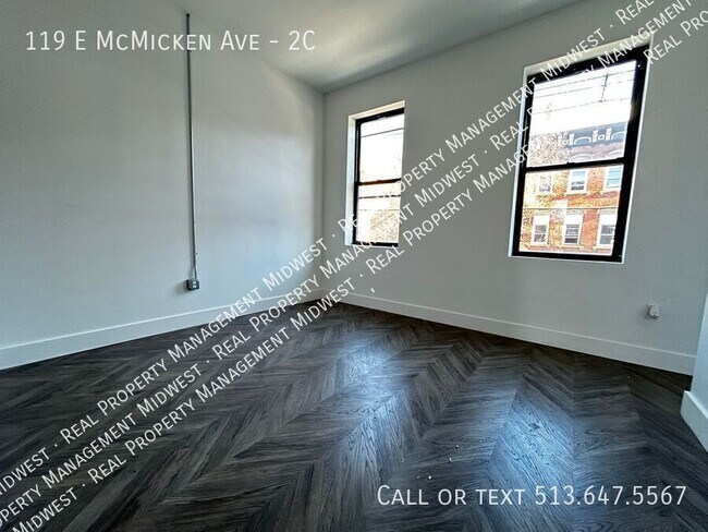 Building Photo - 119 E McMicken Ave