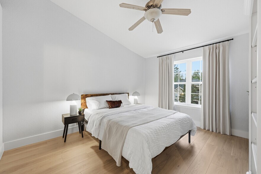 Building Photo - 13810 Sutton Park Dr N