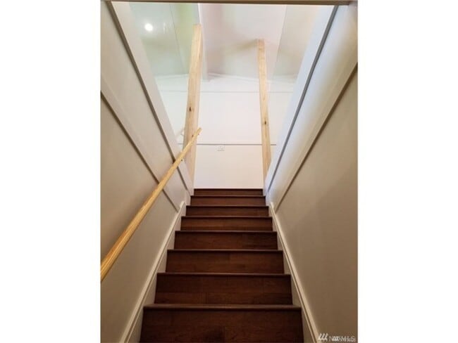 Building Photo - Bellevue 4 bedroom Home in Newport Hills!
