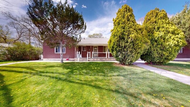 Building Photo - 345 Maple St