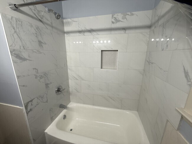 Building Photo - 1009 Hampton St NW