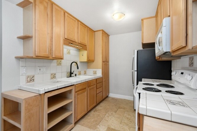 kitchen - 356 S Miraleste Dr