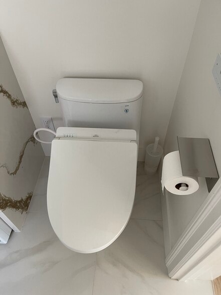 Building Photo - 633 Rocca Ave