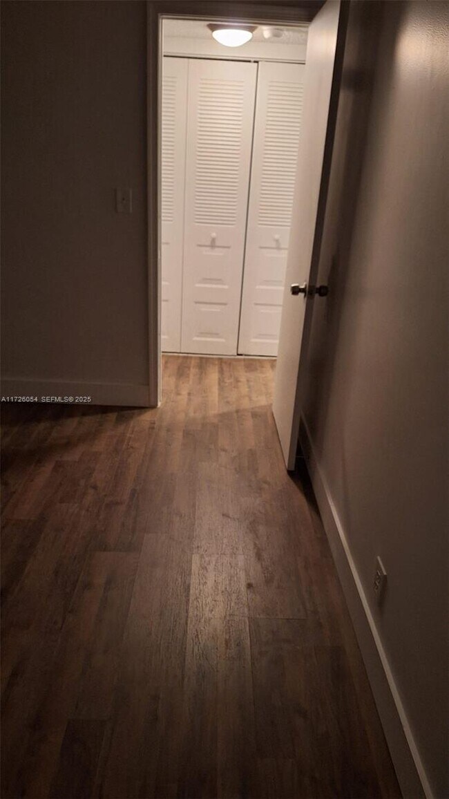 Building Photo - 117 Lake Emerald Dr