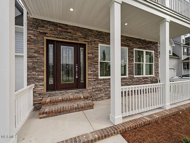 Building Photo - Beautiful New 4 Bedroom, 3 full bath plus ...