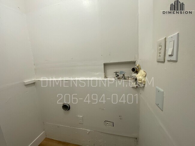 Building Photo - Covington Gem – Spacious 4BR/2BA Remodeled Home!