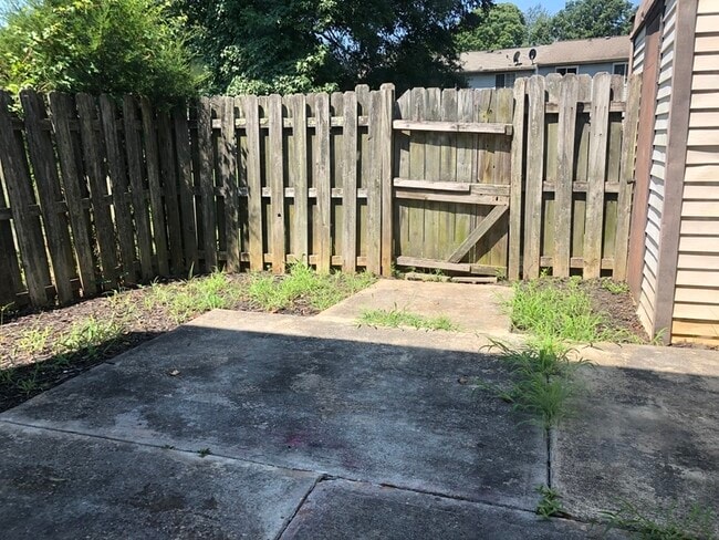 Building Photo - 7620 Holly Grove Ct