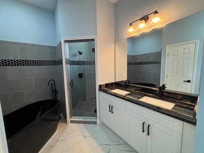 Building Photo - 6051 82nd Terrace N
