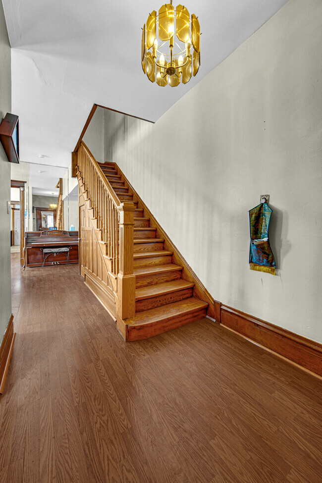 Building Photo - 448 W Englewood Ave