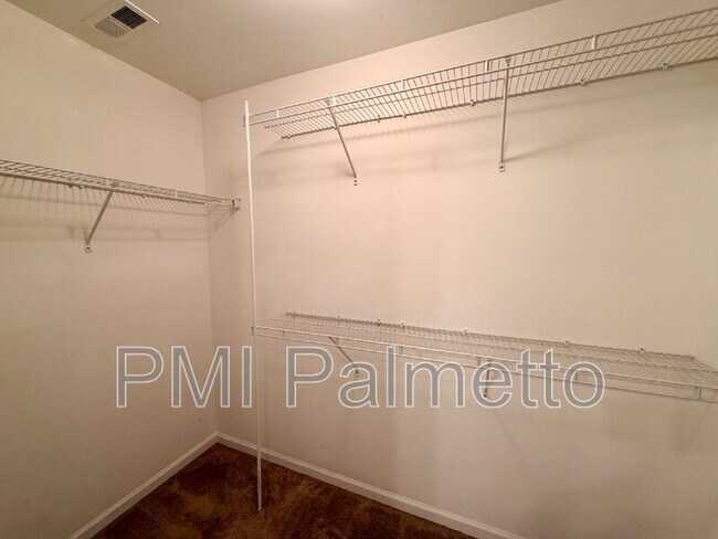 Building Photo - 1064 Kingston Village Loop