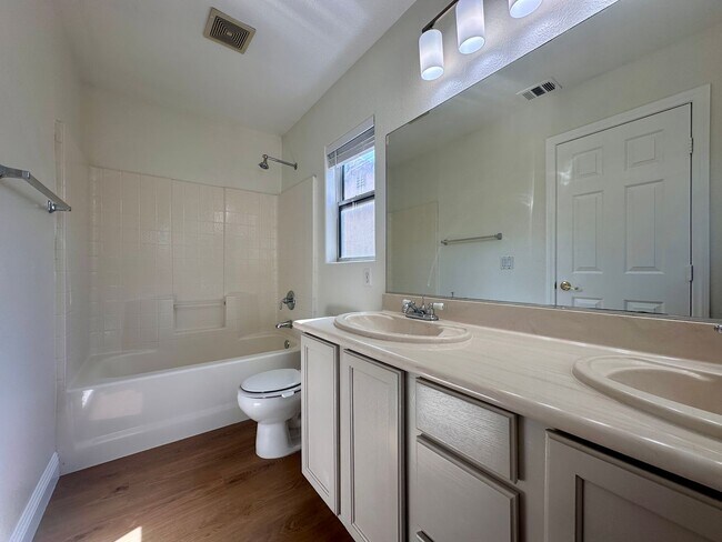 Building Photo - 4 BED 3 BATH HOME W/BONUS ROOM IN GATED COMMUNITY