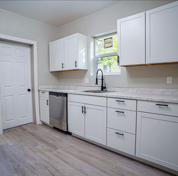 Building Photo - 1507 W 17th St