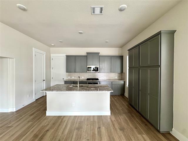 Building Photo - 805 Meadowcrest Dr