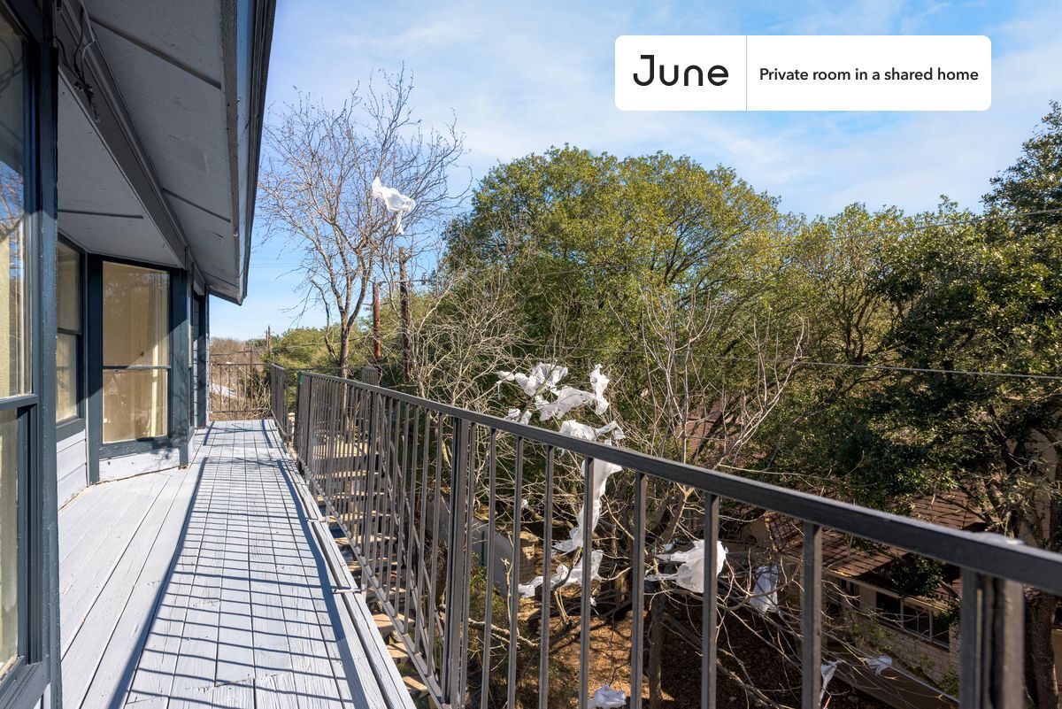 Building Photo - Room in Shared 2 bed/2 bath home