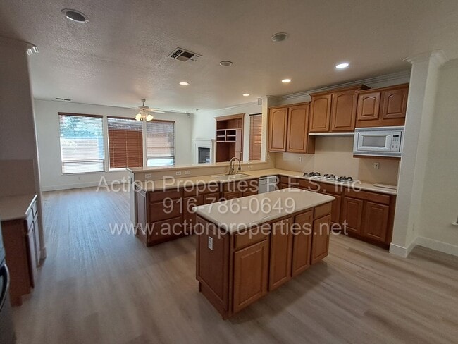 Building Photo - Action Properties R.E.S. Inc. Offering Beautiful Highland Park Single Story 3 Car, 4 Bedroom, Gar...