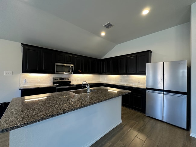 Building Photo - 3404 Tahiti