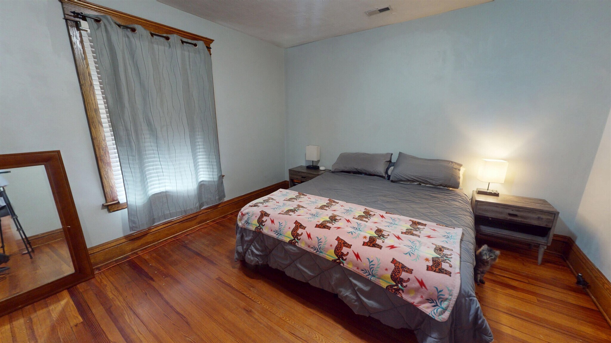 Building Photo - 2554 1st Ave