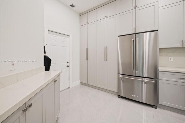 Building Photo - 3103 SW 140th Ave