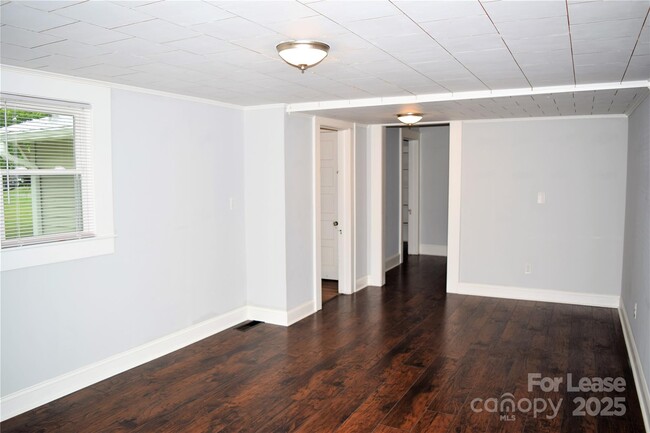 Building Photo - 234 N Eastway Dr