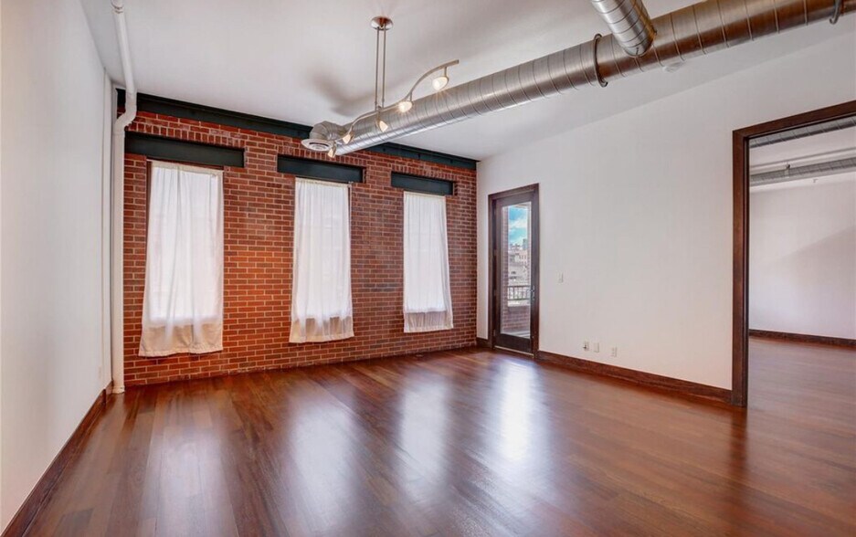 Building Photo - 2101 Larimer St