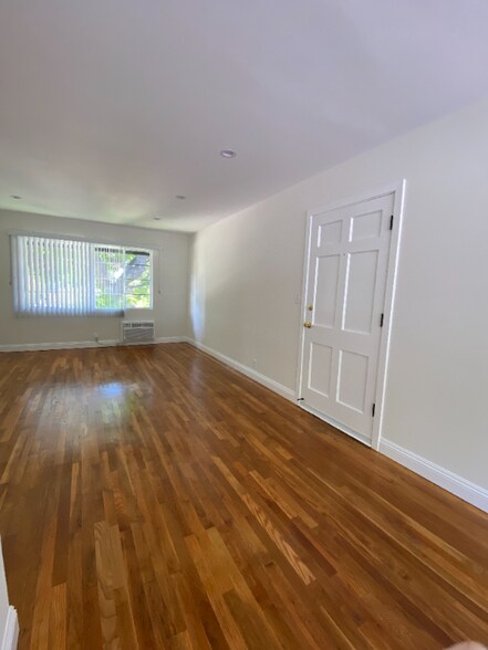 Building Photo - 1812 Grevelia St