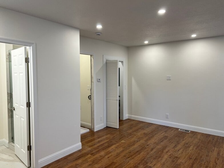 Building Photo - 1405 Parkway Ave