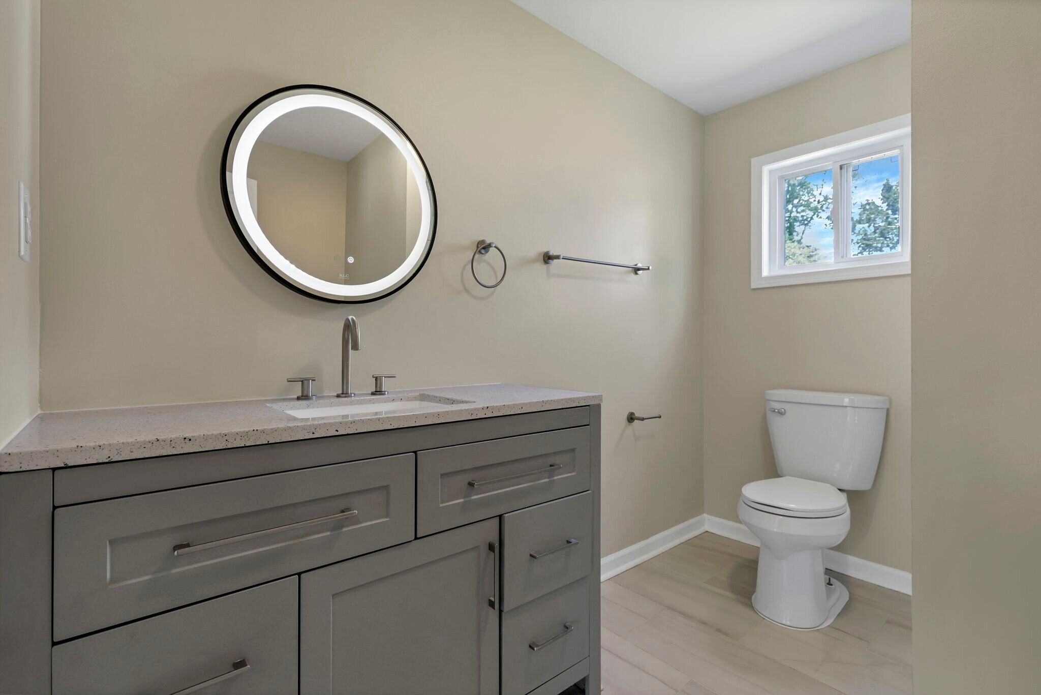 Building Photo - 5170 Fairfield Beach Rd NE