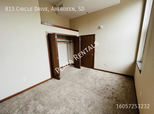 Building Photo - 214 S Kline St