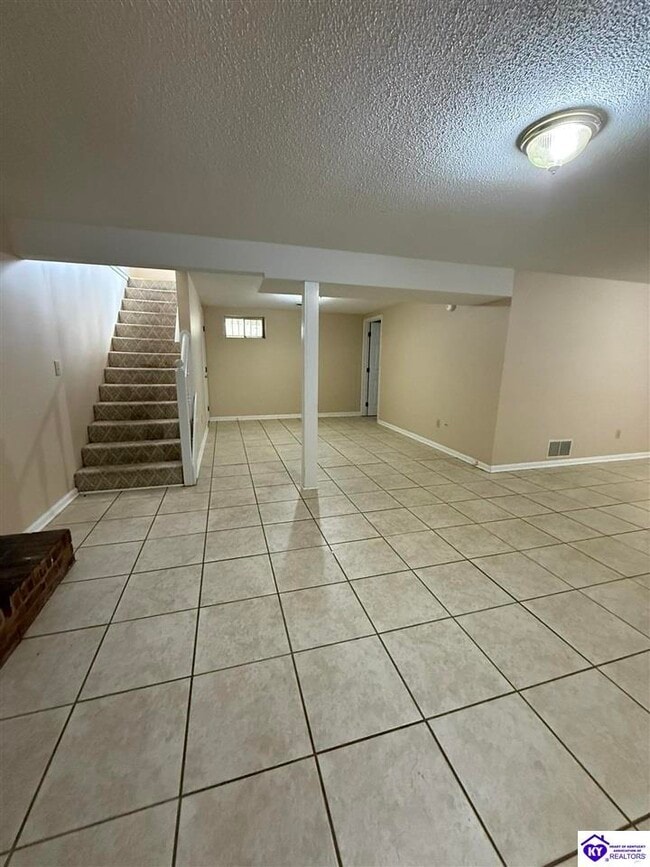 Building Photo - 114 Monroe St