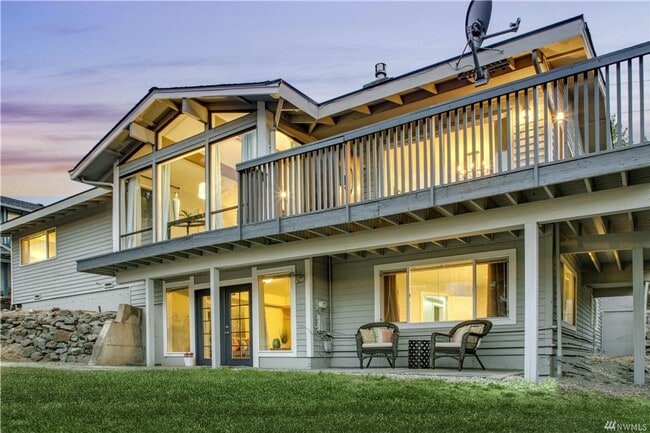 Building Photo - 2323 - Jones