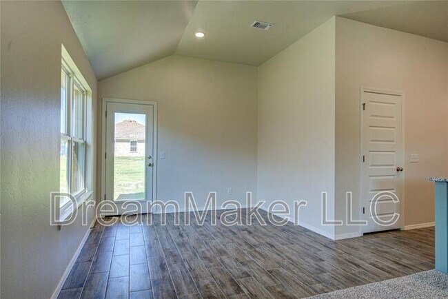 Building Photo - 2328 27th Ct