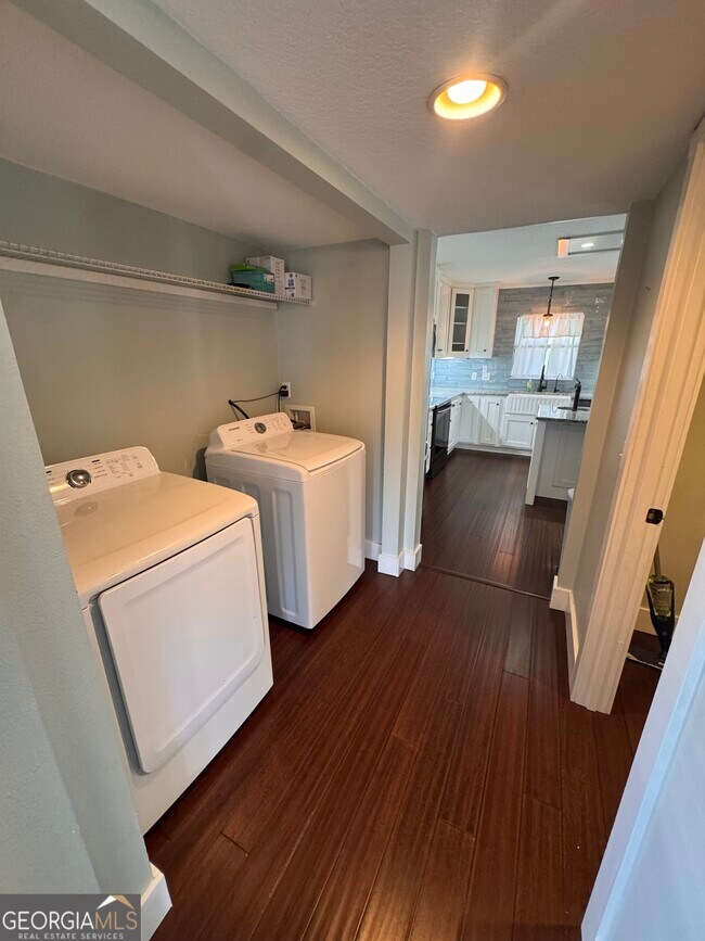 Building Photo - 219 Pine Bluff Dr