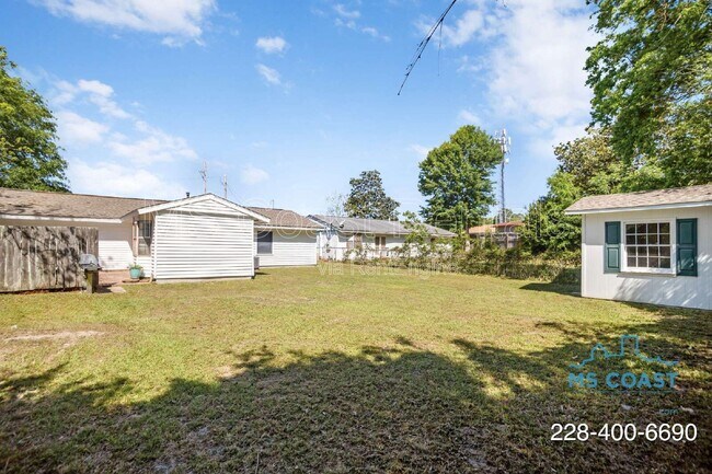 Building Photo - 218 Dogwood Dr
