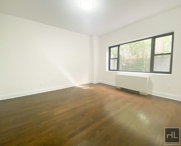 Primary Photo - EAST 56 STREET