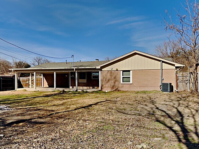 Building Photo - 3BR/2BA Renovated Home in Irving TX | 2-Car Garage, Fenced Yard & Pet-Friendly | Self Tours Avail...