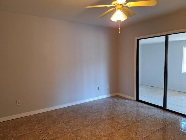 Building Photo - 1758 Mistletoe St