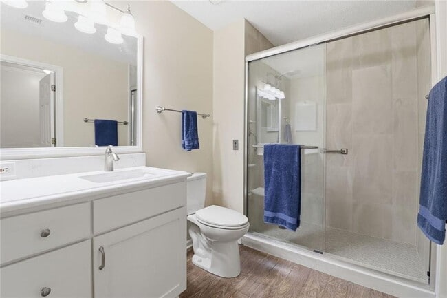 Building Photo - 300 Johnson Ferry Rd