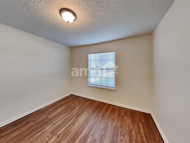 Building Photo - 985 Hyannis Port Dr