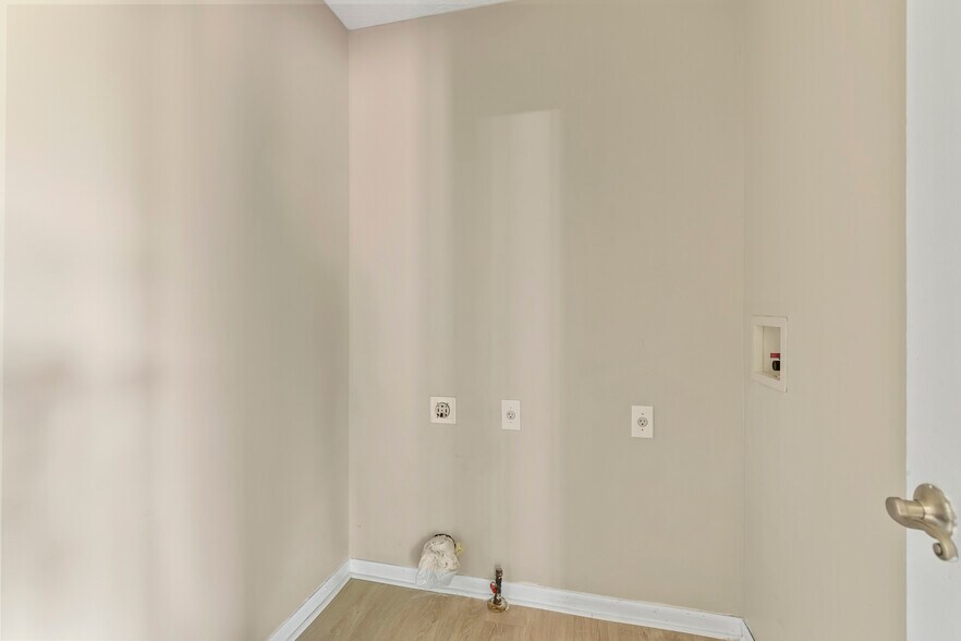 Building Photo - 5710 Silver Spurs Ln