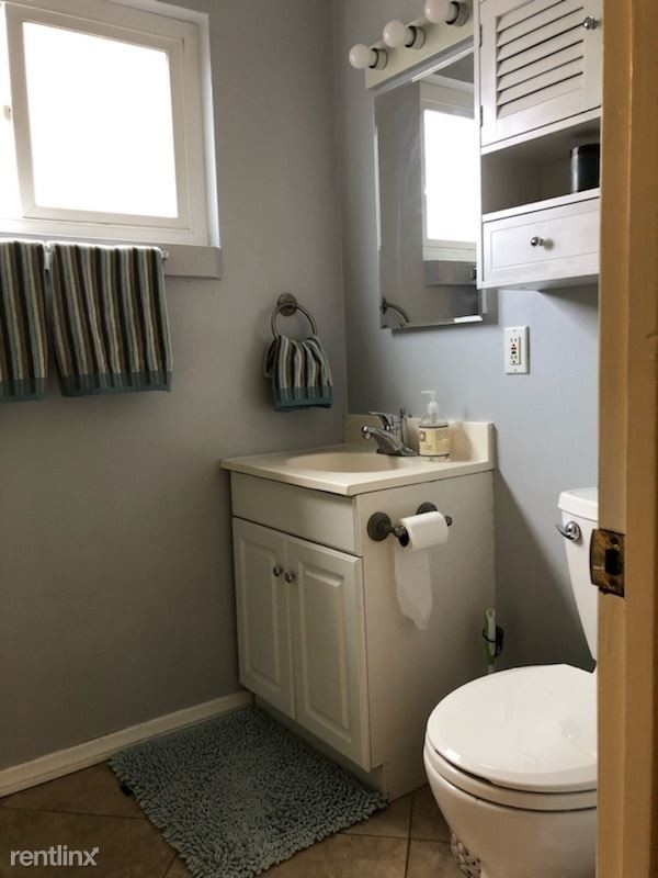 Building Photo - 2 br, 1.5 bath Apartment - 2143 Thomas Ave