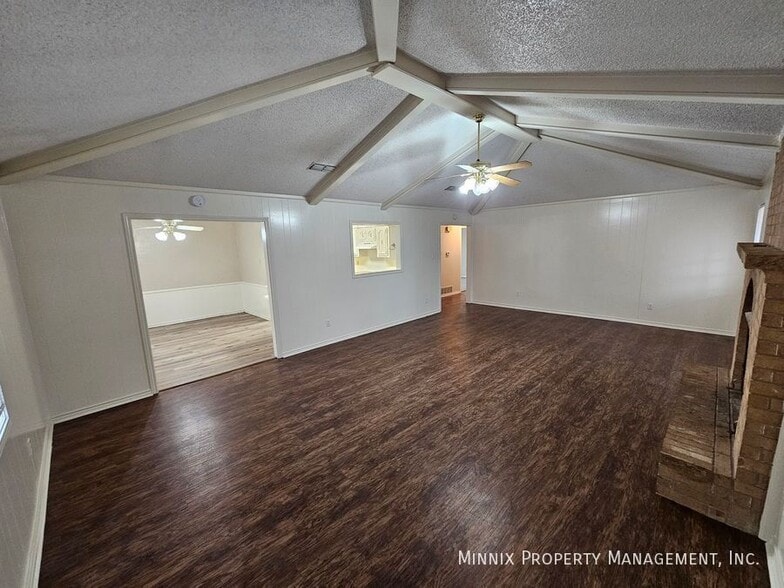 Building Photo - 6906 Elmwood Ave