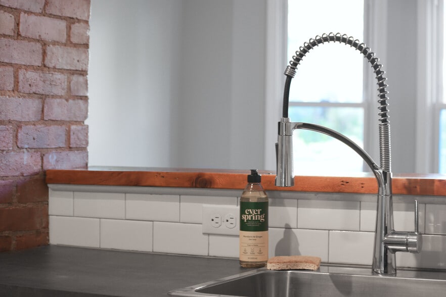 Restaurant-Style Sprayer Faucet - 30 Cooper St