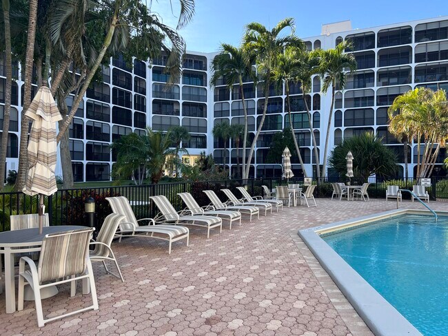 Building Photo - 1629 Riverview Rd