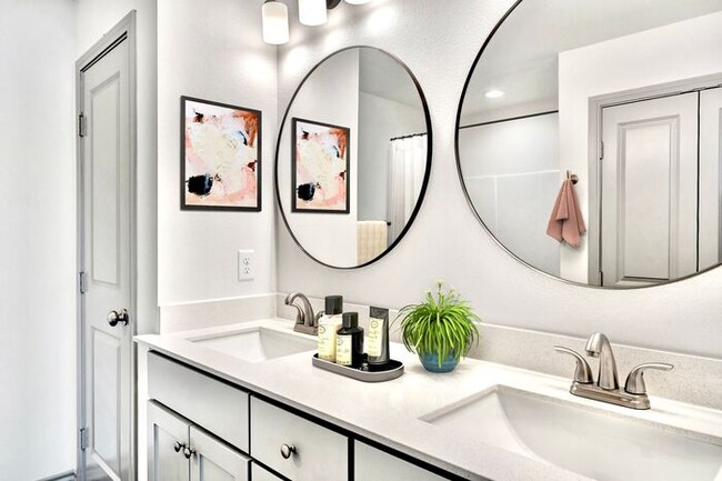 Building Photo - Luxury 3 Bedroom 2.5 Bath Townhome in Bullard, TX!