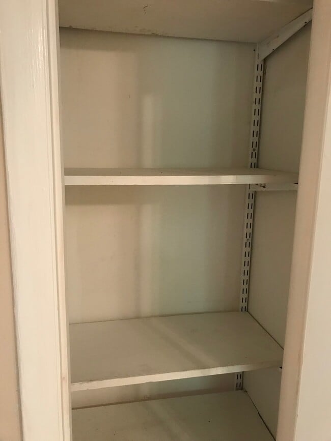 Building Photo - 330 Monte Vista Rd