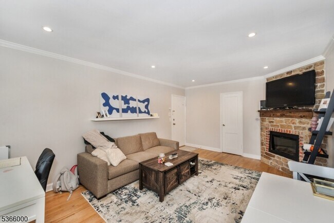Building Photo - 378 Claremont Ave