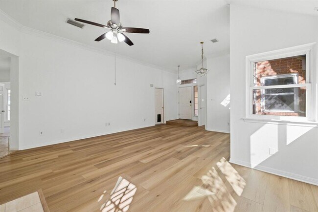 Building Photo - 15013 Big Falls Dr