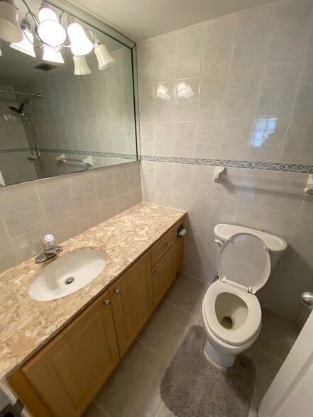 Building Photo - 3725 S Ocean Dr